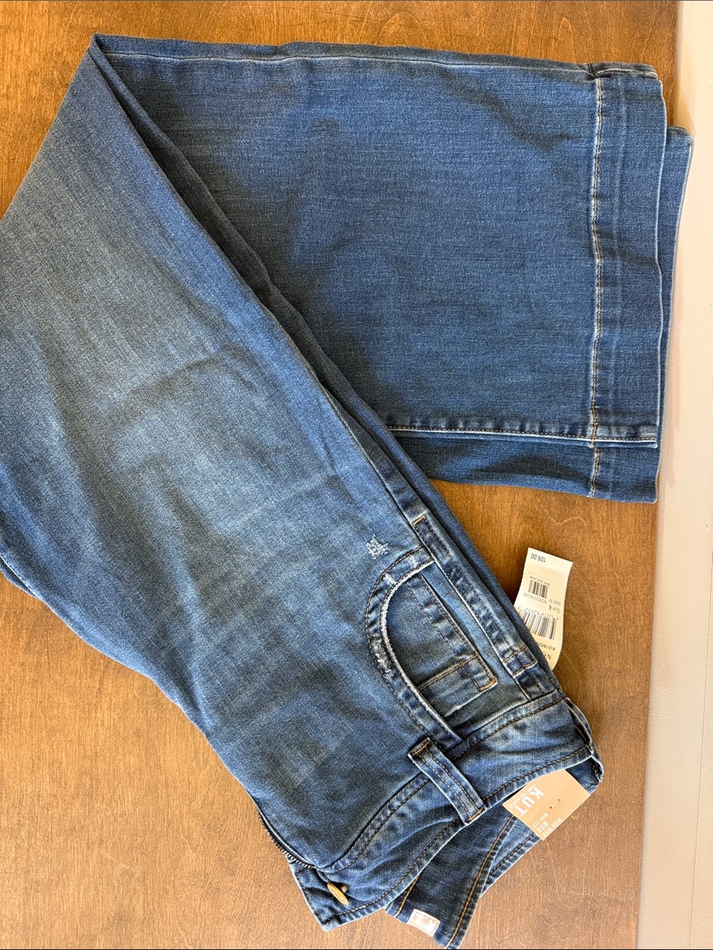 Kut from the Kloth Women’s High rise Meg wide leg Jeans in Blue Denim